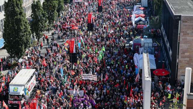 Massenproteste gegen Sozialabbau