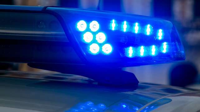 Auto überschlägt sich - zwei Leichtverletzte
