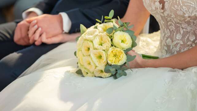Schlägerei bei Hochzeit – Gäste und Polizisten verletzt