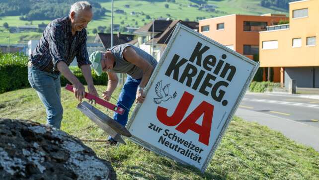 Schweizer lehnen Abschottung durch strikte Neutralität ab