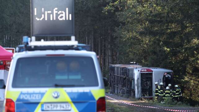 Offene Fragen nach Busunglück mit zwei Toten