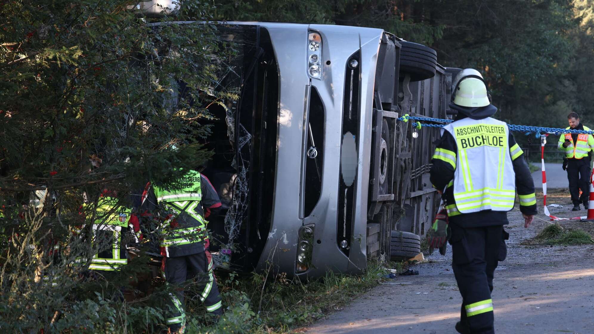 Schwerer Busunfall auf der A96 - Tote und Verletzte