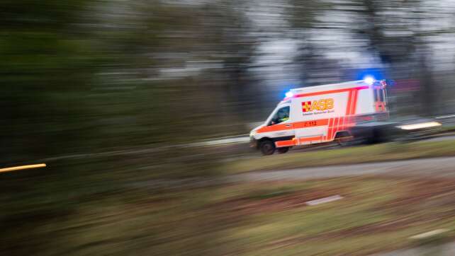 Mutige Helferin im Wald: Frau befreit Verletzten mit Traktor