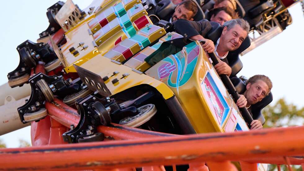 Söder und Krause lösen Olympia-Wette in Wiesn-Achterbahn ein