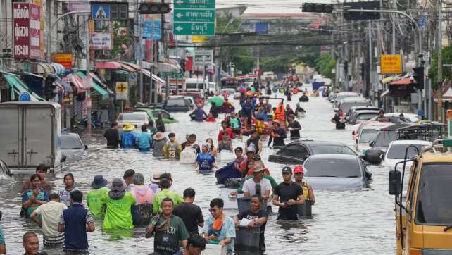 Hochwasser in Bangkok beeinträchtigt Luftverkehr