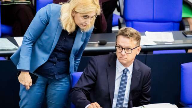 Kritik an Pflege-Sparplänen weitet sich aus