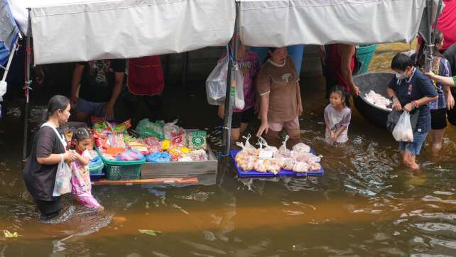 Hochwasser in Bangkok beeinträchtigt Luftverkehr