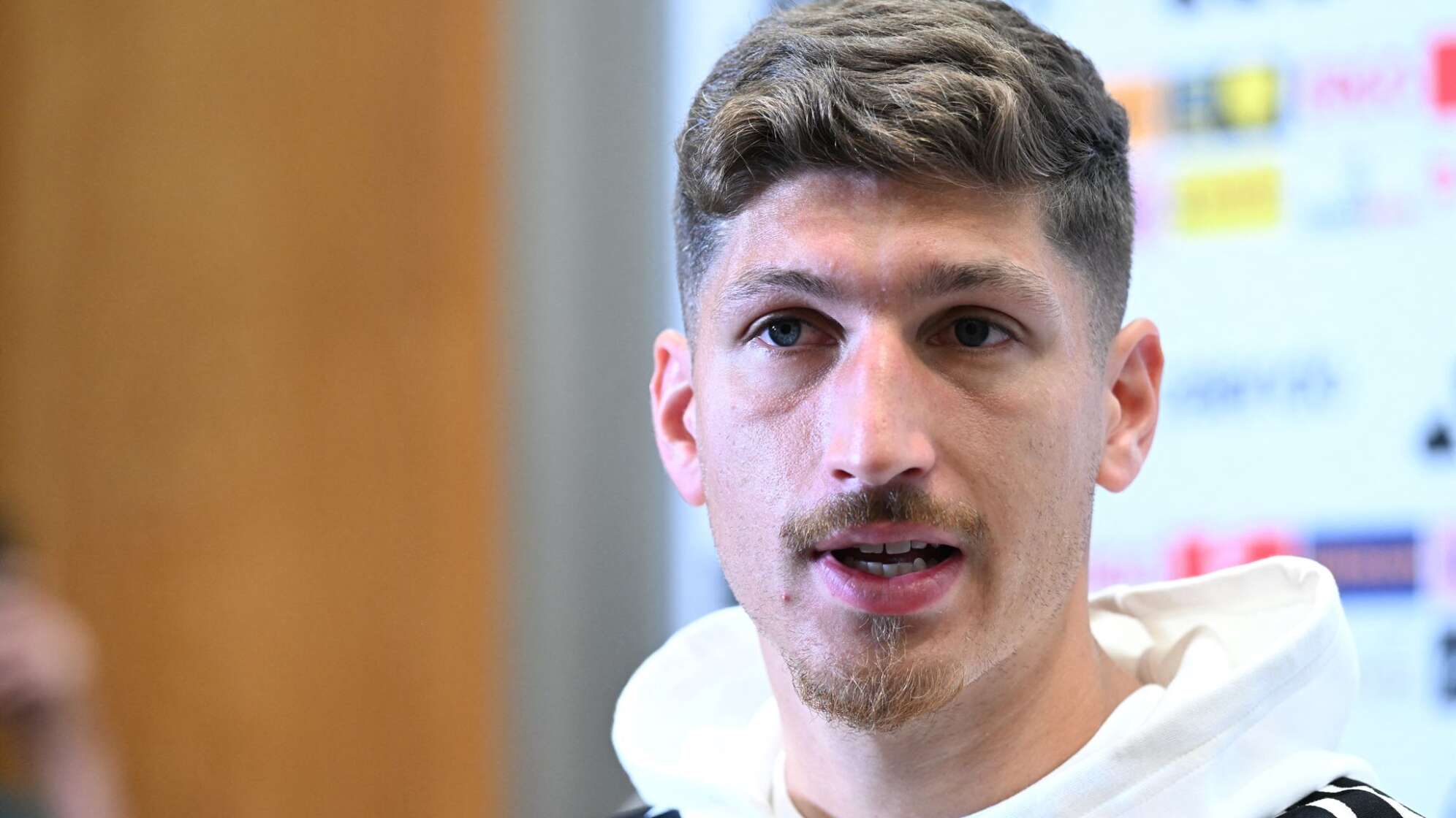 Fußball-Nationalmannschaft - Mixed Zone