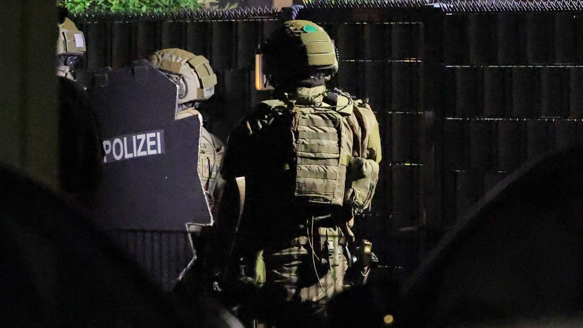 Groß angelegte Razzia gegen Geldwäscher und "Hells Angels"