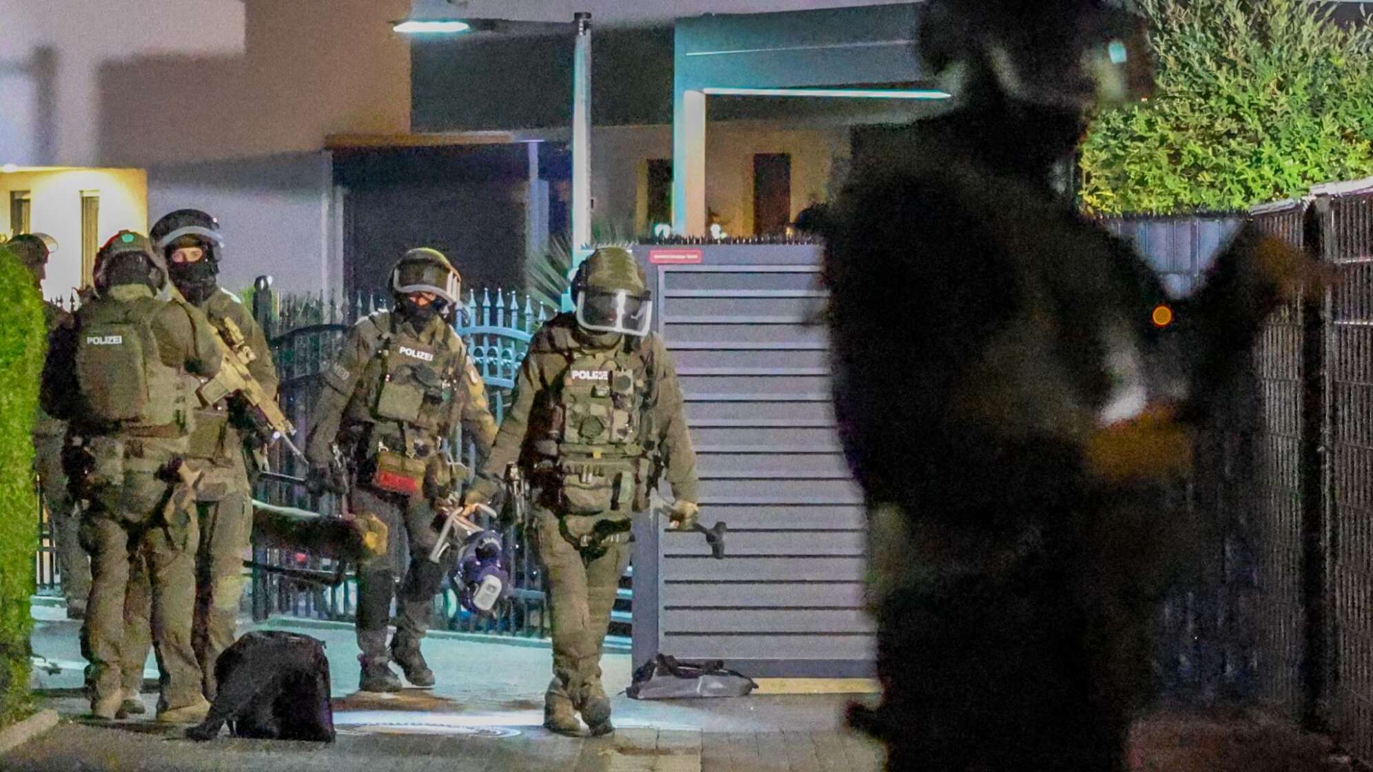 Groß angelegte Razzia gegen Geldwäscher und "Hells Angels"