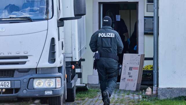 Polizeiaktion gegen Nazi-Musik - 33.000 Tonträger gefunden