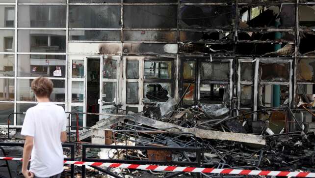 Frankreichs Schulprotest hält an – Regierung sucht Ausweg