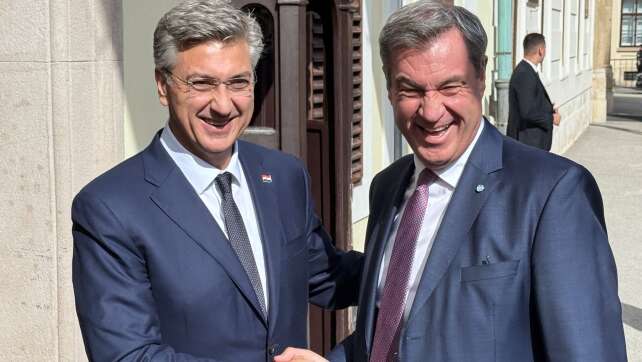 Flugzeug zeigt Fehler an - Söder-Rückreise verzögert sich
