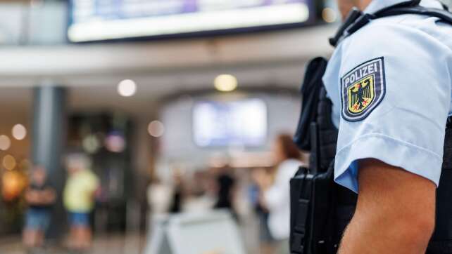 Aggressiver Mann greift Reisende am Hauptbahnhof Nürnberg an