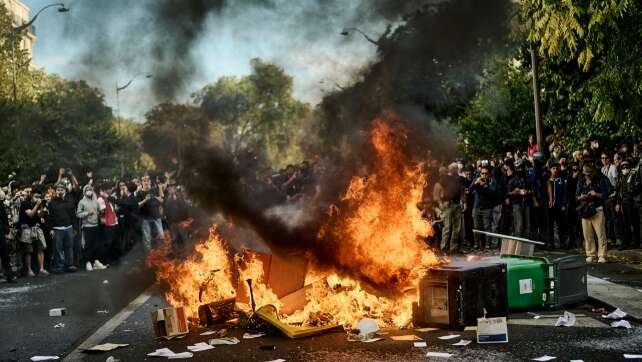 Schulproteste gehen weiter - Macron ruft zur Mäßigung auf