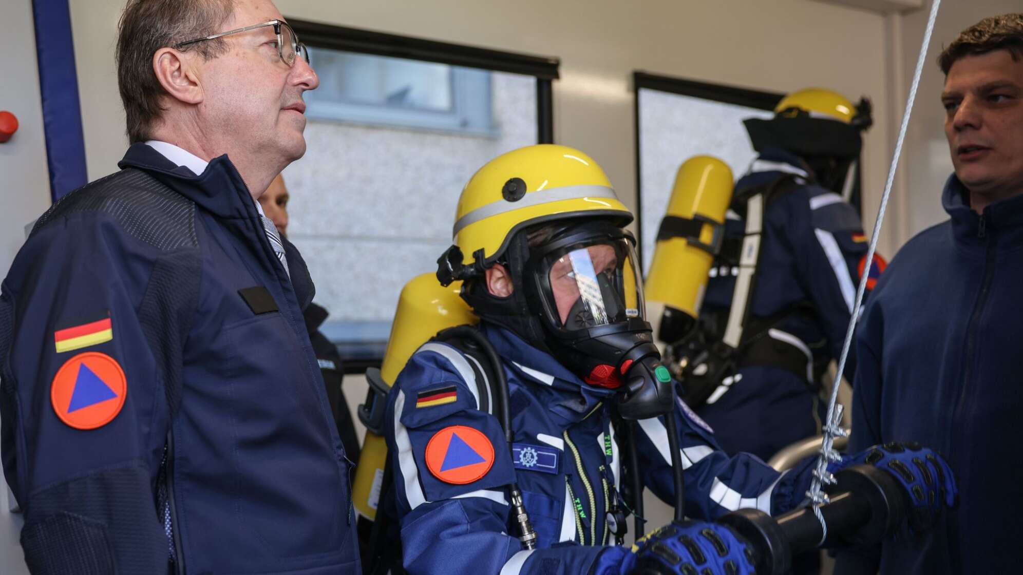 Bundesinnenminister Dobrindt besucht Zivilschutz-Behörden