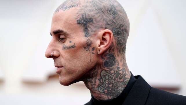 Travis Barker wegen Taubheit am Arm operiert