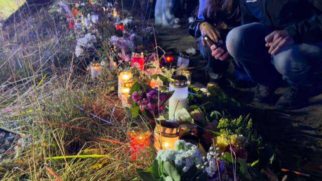 «Geschockt»: Vier junge Mopedfahrer nach Überholmanöver tot