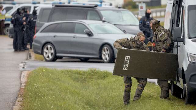 Zwei Behördenmitarbeiter bei Waffenkontrolle erschossen