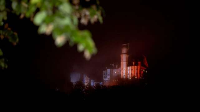 Neuschwanstein im Klimastreifen-Look
