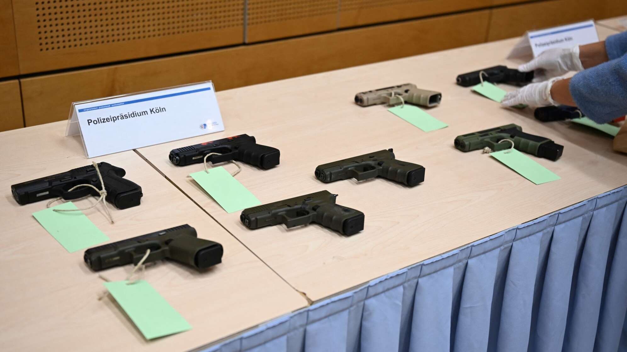Pressekonferenz zu Waffen- und Rauschgifthandel