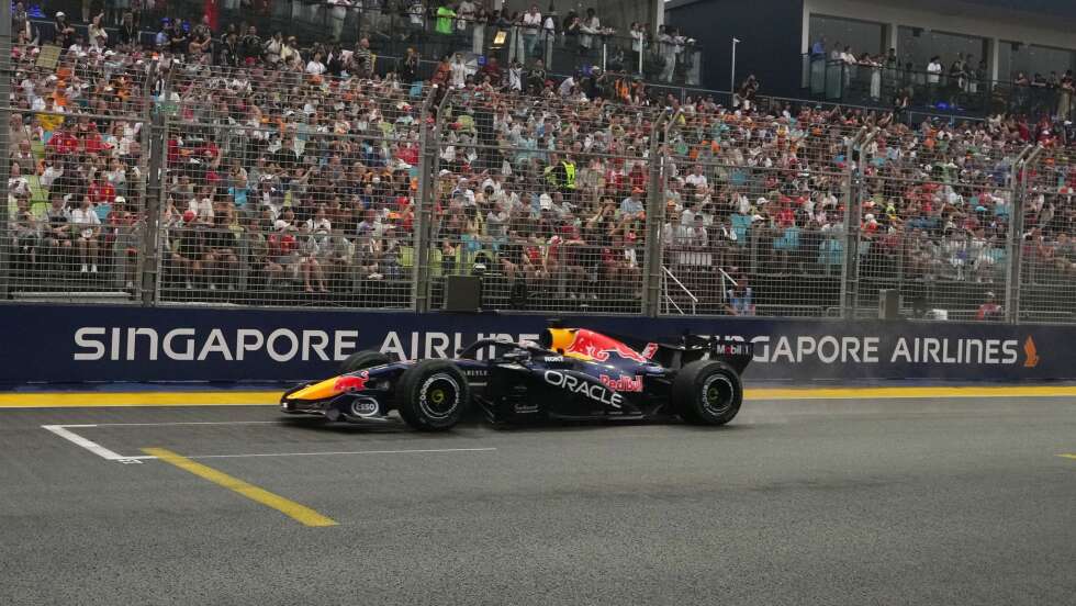 Verstappen gewinnt Chaos-Sprint in Singapur