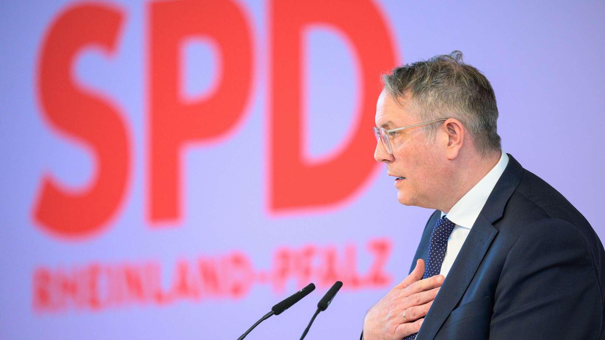 Schweitzer nach Wahlniederlage auf Parteitag