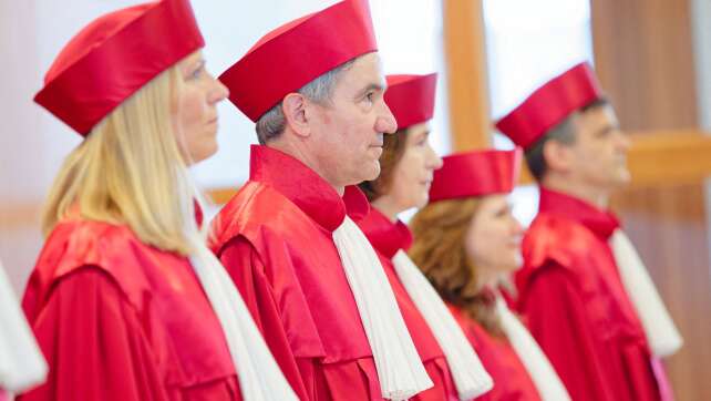 Karlsruhe prüft Klage zu Steuervorteilen für Firmenerben