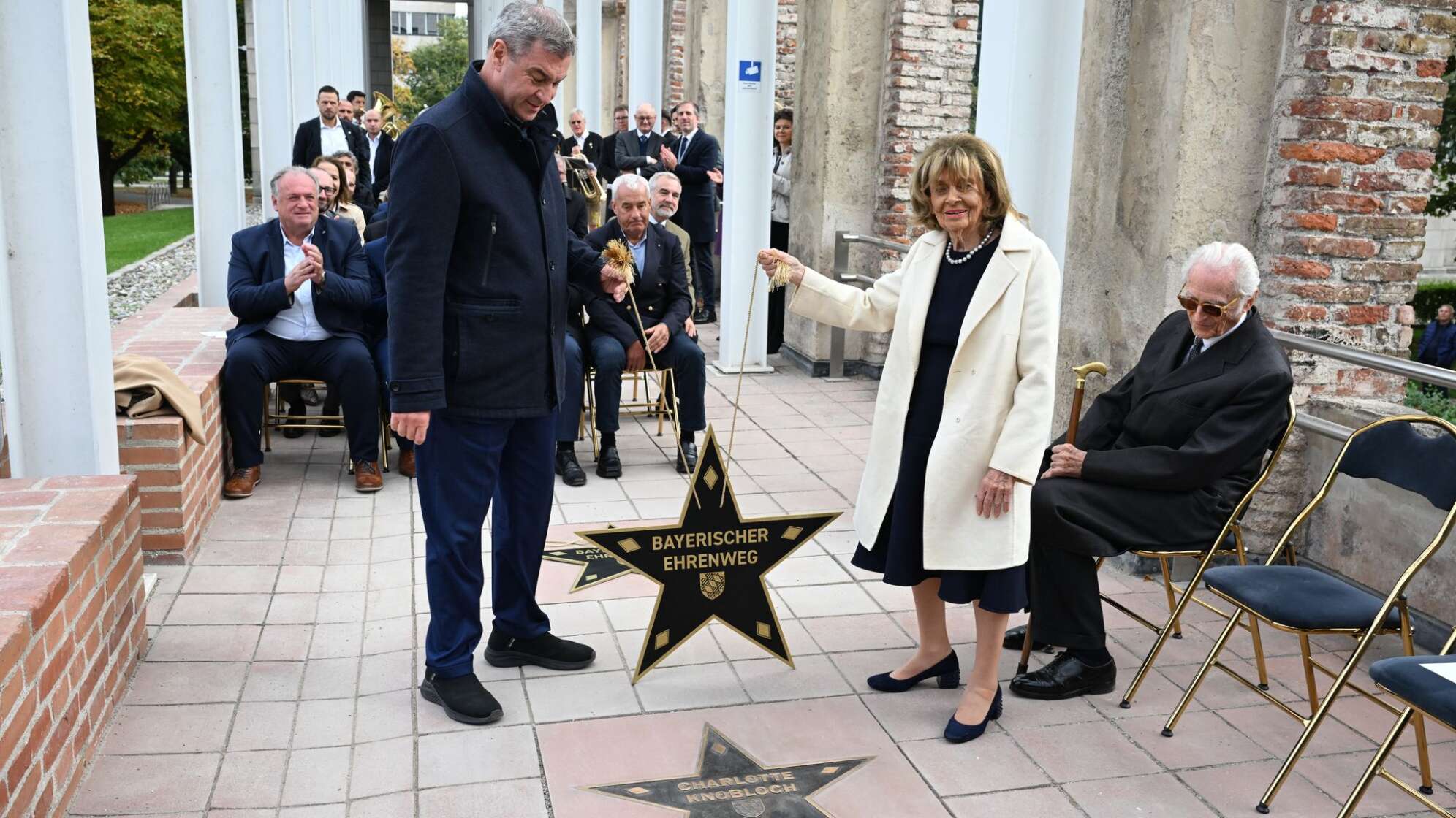 Erste Sterne auf Bayerischem Ehrenweg enthüllt
