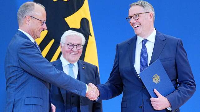 Steinmeier ernennt Schweitzer – Merz macht Druck