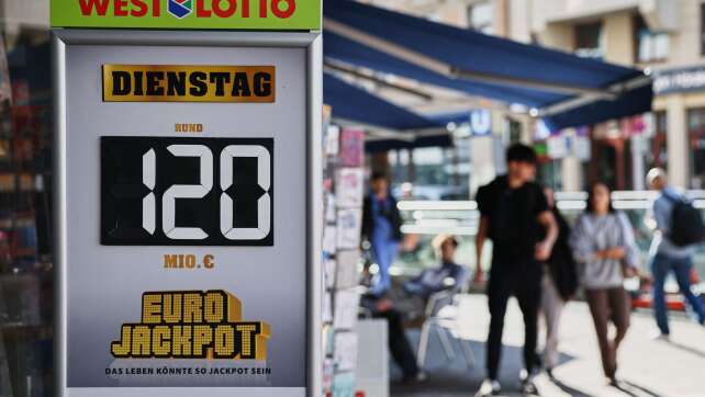 Er wollte erst gar nicht spielen: Mann gewinnt 120 Millionen