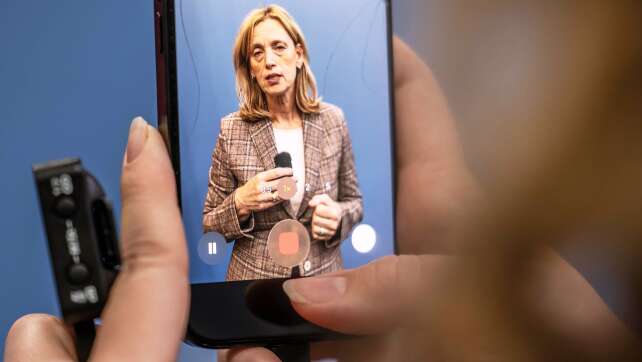 Social Media unter 13 tabu - Kabinett plant Übergangsregeln