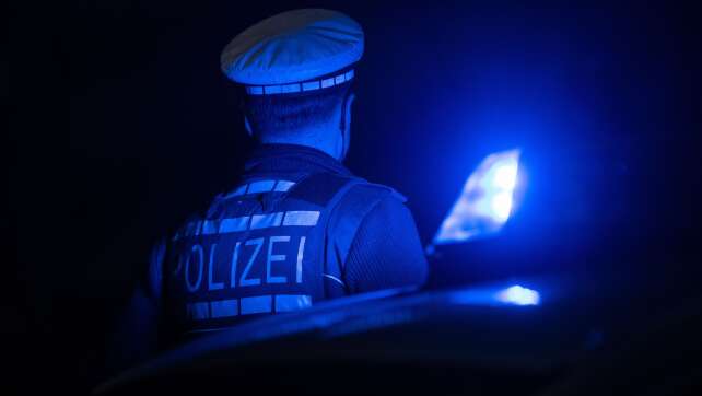 Polizei stoppt Falschfahrer auf A9 - Waffe im Auto entdeckt