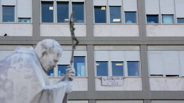 Ärzte: Papst erholt sich gut - Sorgen schon seit September