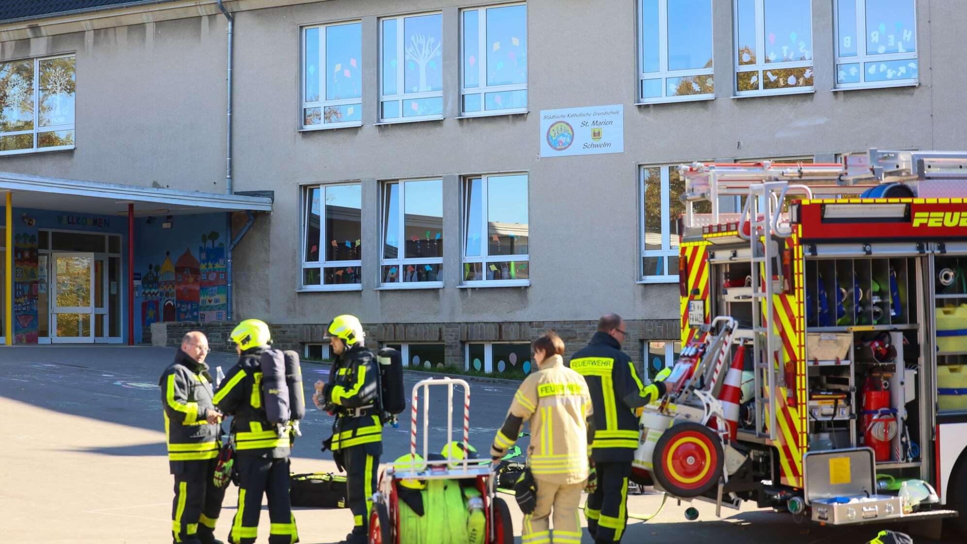 Gasaustritt an Schule - mehrere Kinder verletzt