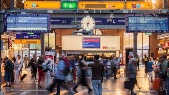 Fehlalarm an Bahnhöfen fordert zu Evakuierung auf