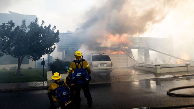 Feuer in Kalifornien zerstört Häuser - Tausende flüchten