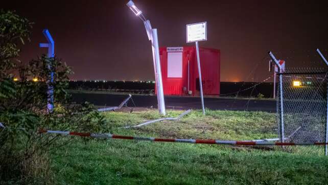 Polizei vermutet: Auto durchbrach Zaun am Flughafen Leipzig