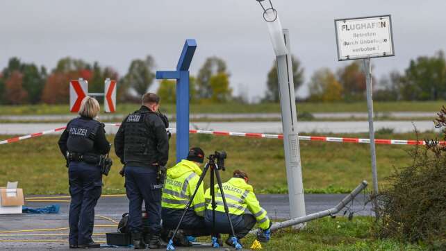 Polizei vermutet: Auto durchbrach Zaun am Flughafen Leipzig