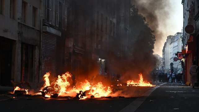 Erneut Krawalle in Paris – Polizei setzt Tränengas ein