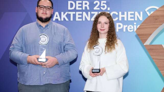 Hilferufe in der Nacht: XY-Preis geht nach Augsburg