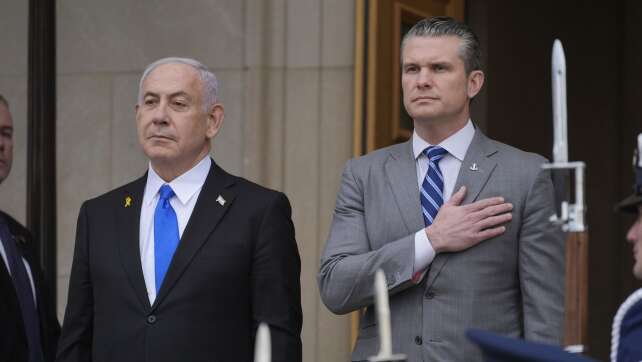 Hegseth trifft Netanjahu bei überraschendem Israel-Besuch