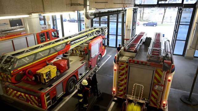 Brandstiftung: Autos brennen in Tiefgarage in München