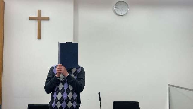 Vorwurf Dreifachmord - Angeklagter sagt vor Gericht aus