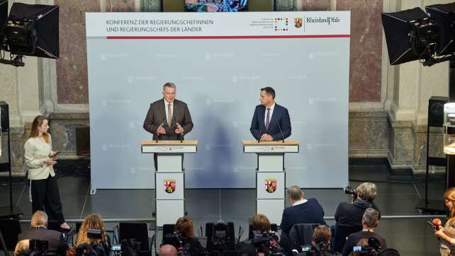 Länder fordern Tempo bei Stromsteuer und Spritpreisdeckel