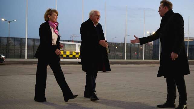 Merz und Steinmeier auf getrennten Wegen nach Asien