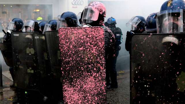 Frankreich fährt massive Polizeimacht bei neuem Protest auf