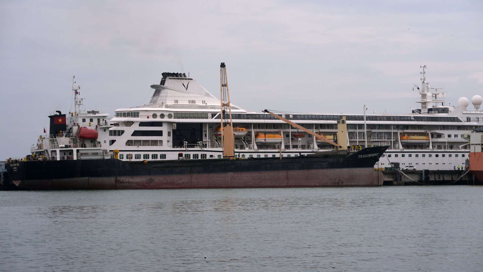 US-Kreuzfahrtschiff in Kambodscha