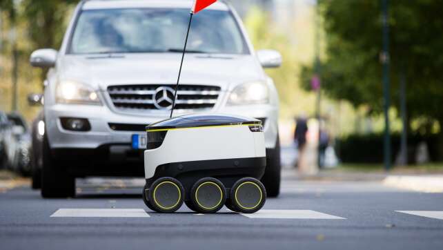 Estland: Lieferroboter baut Unfall mit Bus und fährt weiter
