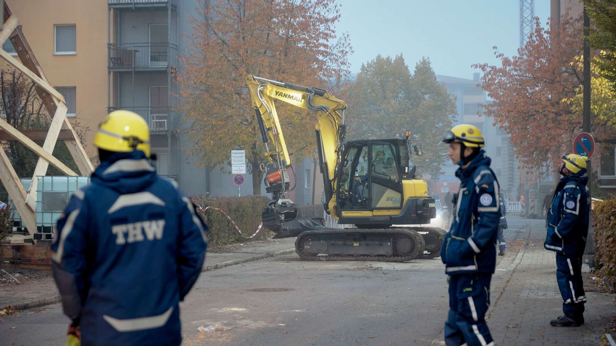 Nach der Explosion und einem Brand in einem Regensburger Wohnhaus